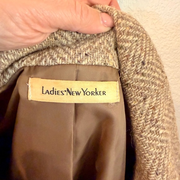 Women's Vintage Herringbone Tweed Tan Blazer - Picture 3 of 5